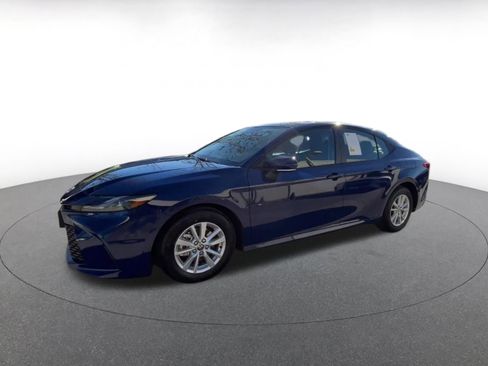 Used 2025 Toyota Camry LE image 8
