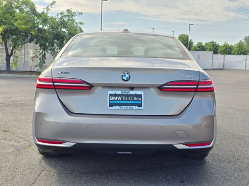Used 2026 BMW 530i xDrive w/ Premium Package AWD/4WD image 5