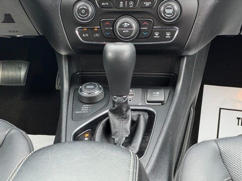 Used 2019 Jeep Cherokee Limited AWD/4WD image 15