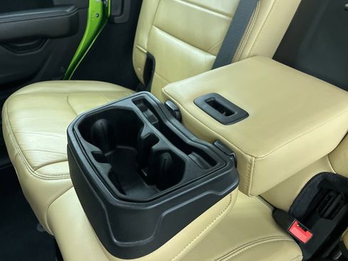 Used 2018 Jeep Wrangler Unlimited Sahara image 21