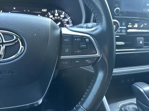 Used 2021 Toyota Highlander XSE AWD/4WD image 12