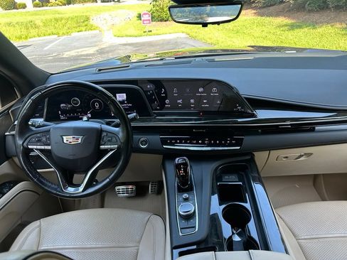 Used 2024 Cadillac Escalade ESV Premium Luxury w/ LPO, Floor Liner Package AWD/4WD image 15