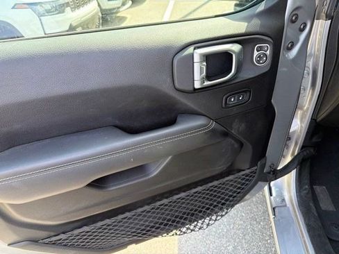 Used 2020 Jeep Wrangler Unlimited Sahara AWD/4WD image 14