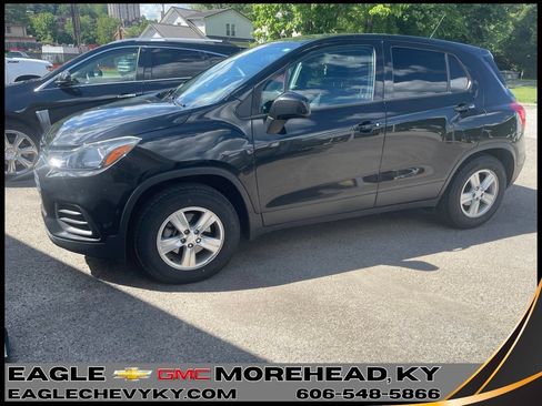 Used 2019 Chevrolet Trax LS w/ Tint and Cruise Package AWD/4WD image 1