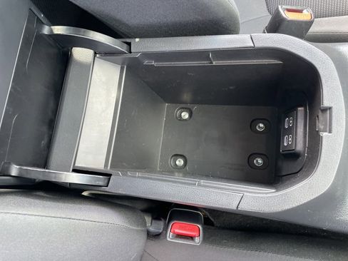 Used 2024 Toyota RAV4 LE image 39