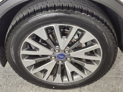 Used 2020 Ford Escape Titanium image 13
