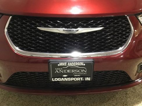 Used 2023 Chrysler Pacifica Touring-L image 26