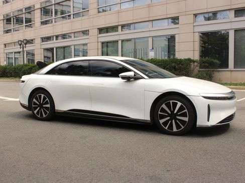 Used 2023 Lucid Air Pure AWD/4WD image 2