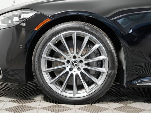 Used 2025 Mercedes-Benz S 580 4MATIC Sedan image 9
