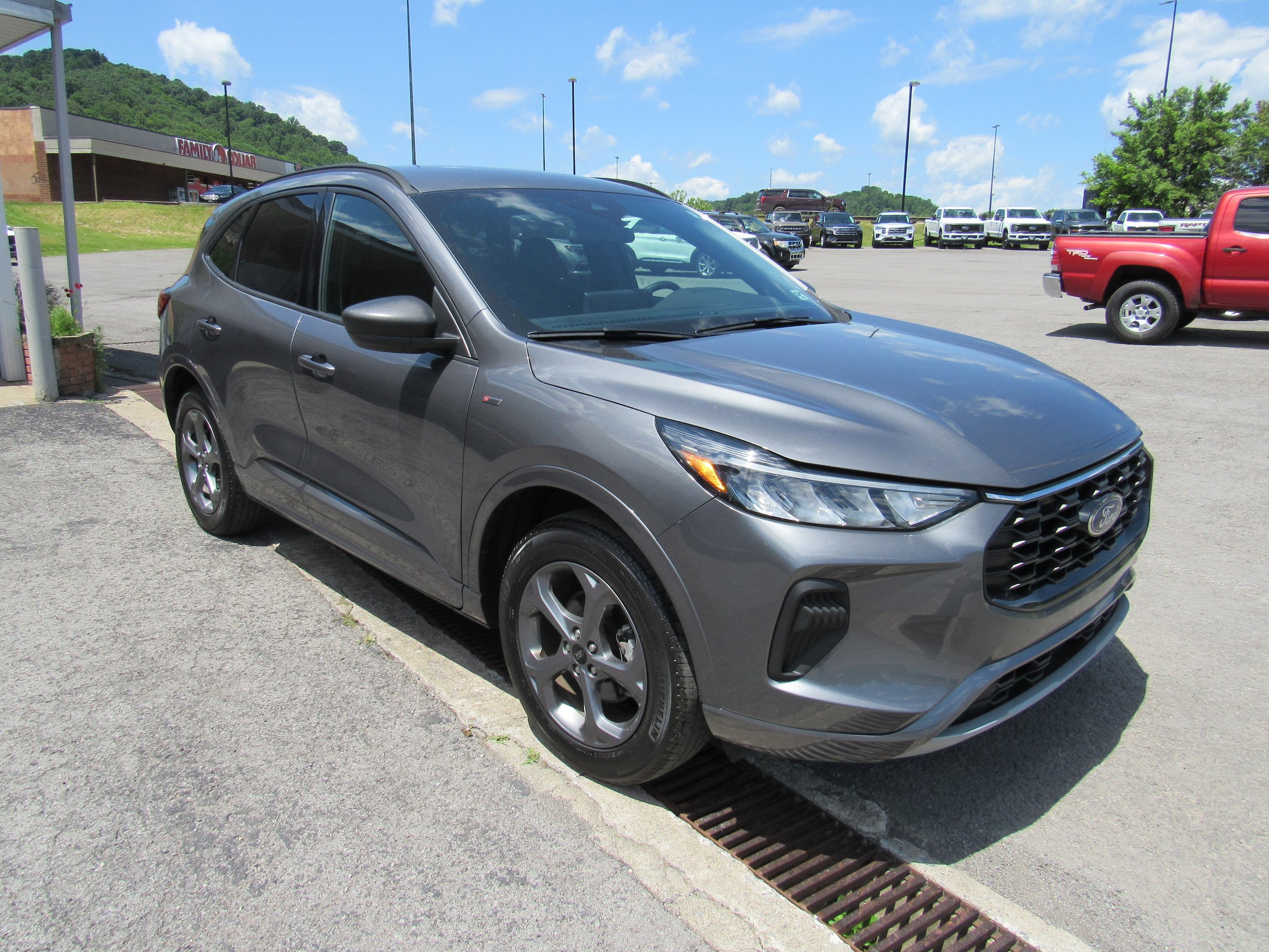 Used 2024 Ford Escape ST-Line w/ Tech Pack #1 AWD/4WD image 4