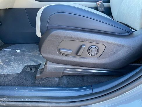 New 2026 Kia Carnival EX image 21