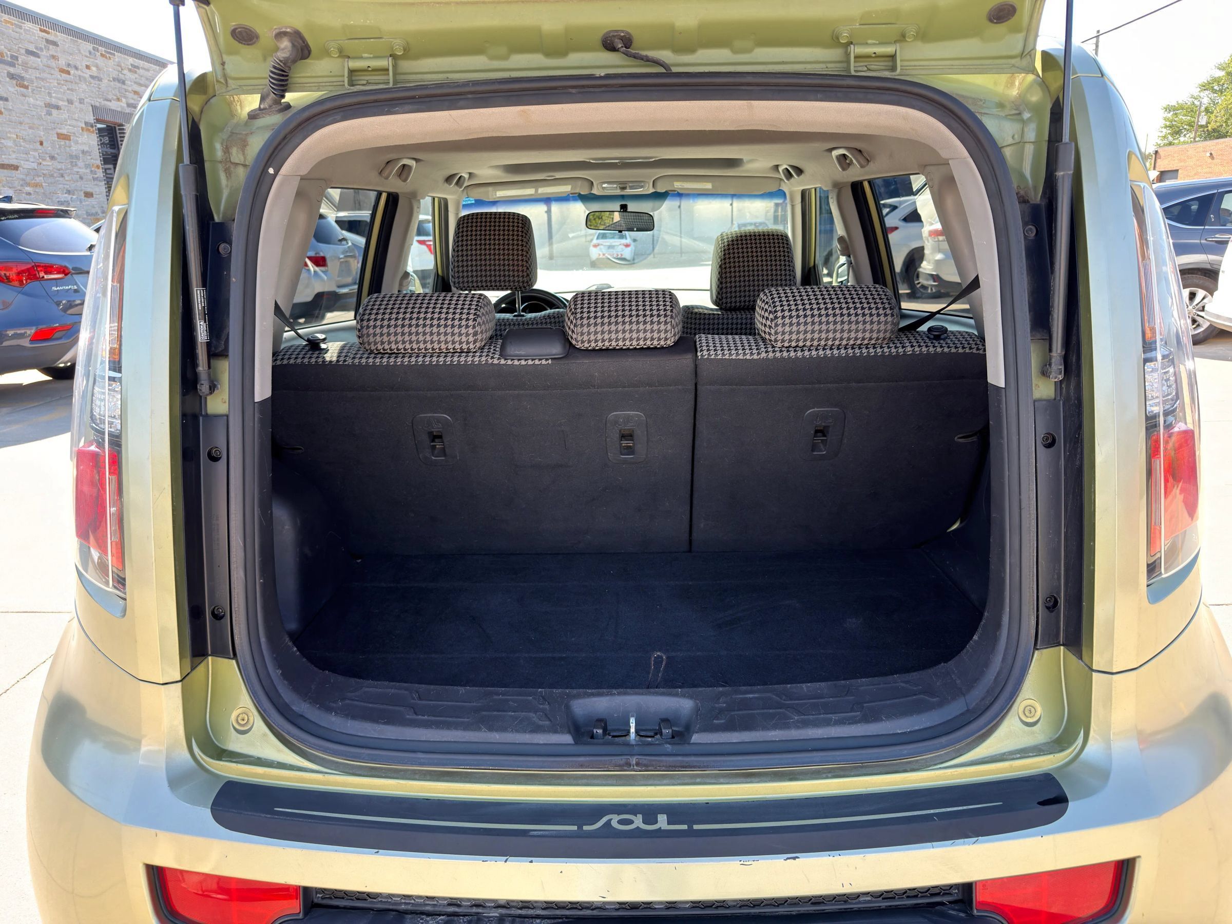 Used 2010 Kia Soul ! FWD image 7