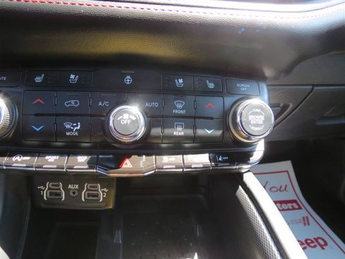 Used 2025 Dodge Durango GT AWD/4WD image 13