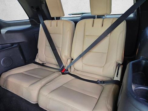 Used 2016 Ford Explorer XLT w/ Equipment Group 202A FWD image 18