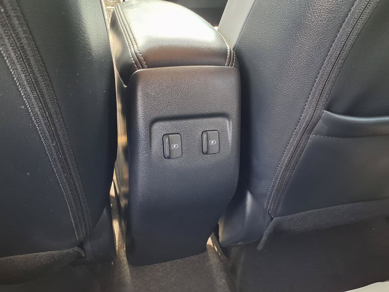 Used 2023 Nissan Kicks SR w/ SR Premium Package FWD image 14