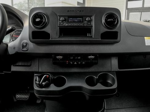 Used 2025 Mercedes-Benz Sprinter 2500 image 17