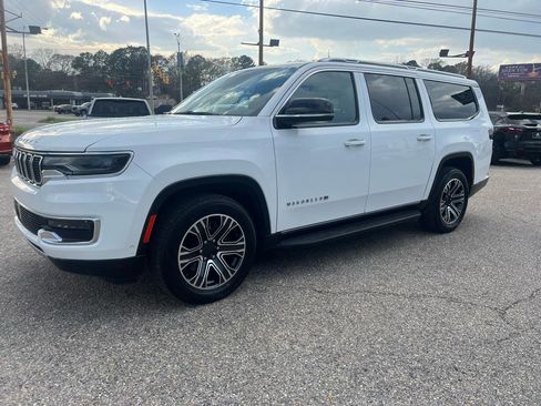 Used 2024 Jeep Wagoneer L Series II image 16