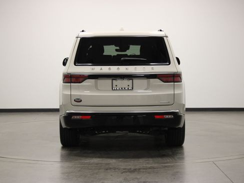 Used 2022 Jeep Wagoneer Series II RWD image 7