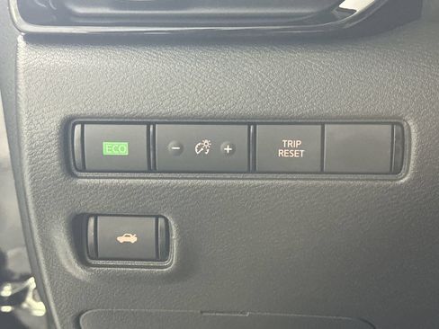 Certified 2025 Nissan Sentra SV FWD image 22