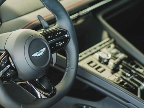 Used 2025 Aston Martin DB12 Coupe image 15