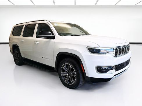 Used 2024 Jeep Wagoneer L Series II RWD image 3