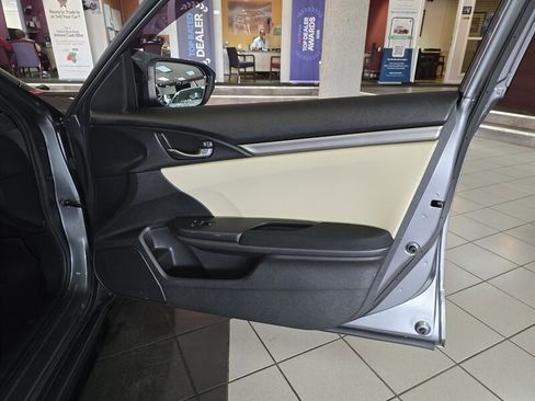 Used 2018 Honda Civic Sport image 12