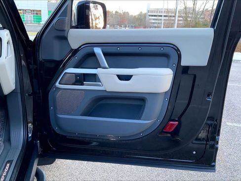 Used 2022 Land Rover Defender 90 X-Dynamic S image 20