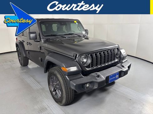 Used 2025 Jeep Wrangler Unlimited Sport AWD/4WD image 1