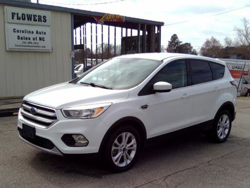 Used 2017 Ford Escape SE w/ SE Cold Weather Package image 5