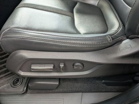 Used 2024 Honda Pilot Touring image 7