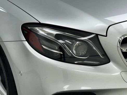 Used 2018 Mercedes-Benz E 300 4MATIC image 40