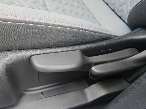 Used 2023 Chevrolet Equinox LS image 14