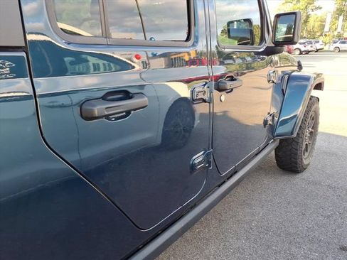 Used 2025 Jeep Gladiator Sport AWD/4WD image 9