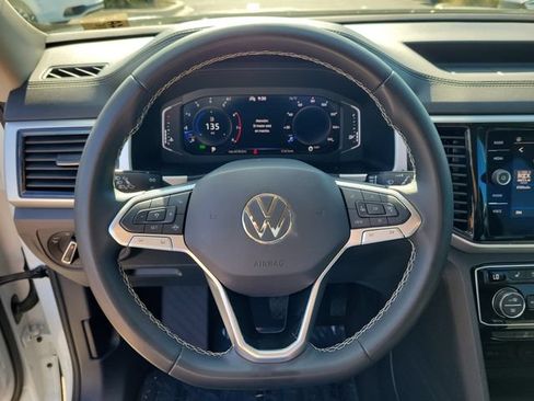 Certified 2023 Volkswagen Atlas SE w/ Black Wheel Package FWD image 21