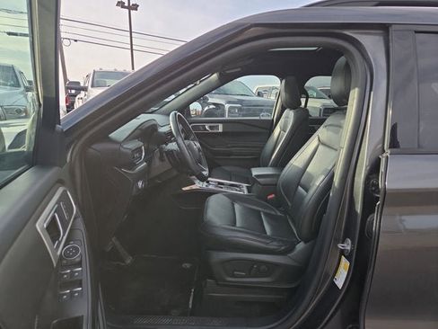 Used 2020 Ford Explorer XLT w/ Equipment Group 202A image 10