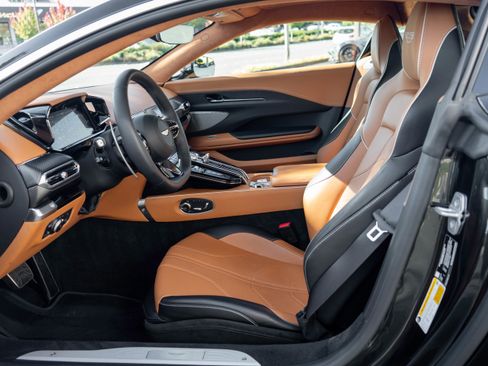 Used 2025 Aston Martin V8 Vantage Coupe image 11