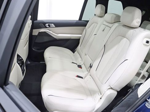 Used 2022 BMW X7 M50i AWD/4WD image 33
