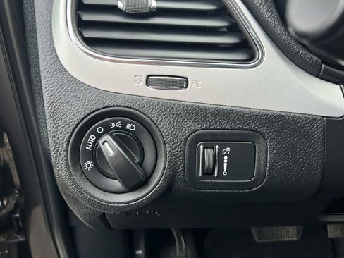 Used 2018 Dodge Journey SE w/ Blacktop Package image 15