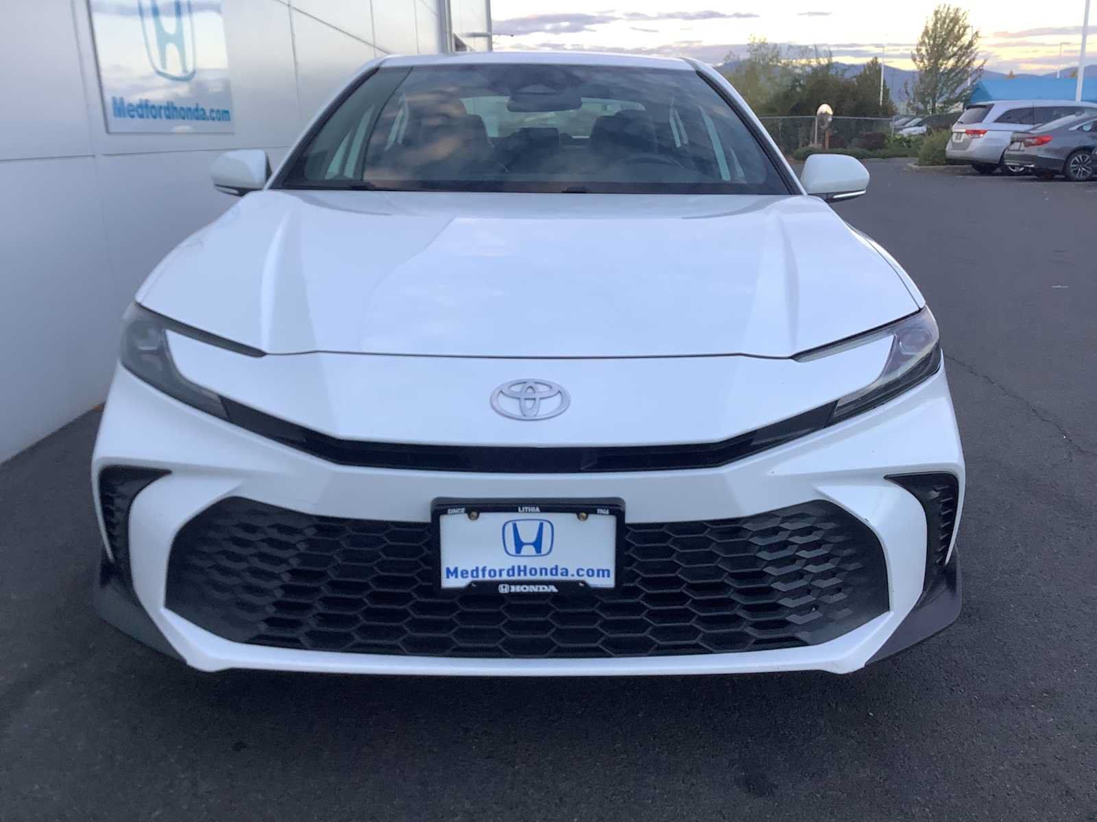 Used 2025 Toyota Camry SE FWD image 9