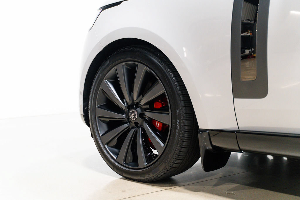 Used 2025 Land Rover Range Rover SV AWD/4WD image 94