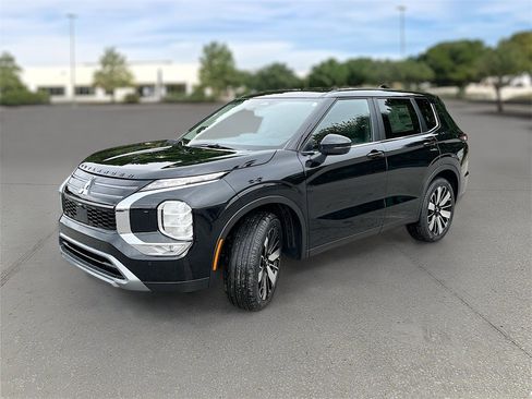 New 2025 Mitsubishi Outlander SE image 32
