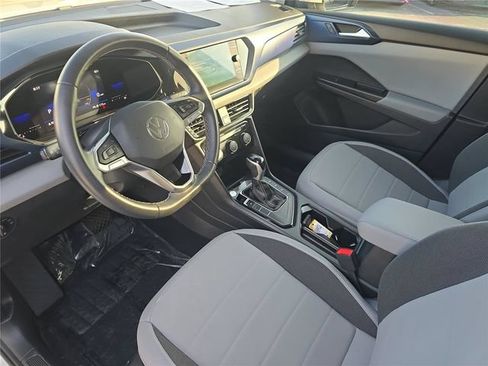 Used 2023 Volkswagen Taos SE w/ Panoramic Sunroof Package FWD image 11