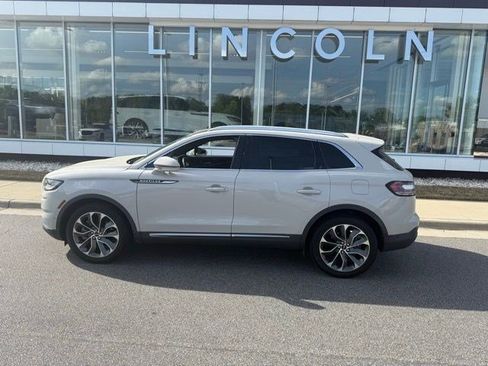 Used 2022 Lincoln Nautilus Reserve w/ Equipment Group 201A image 9