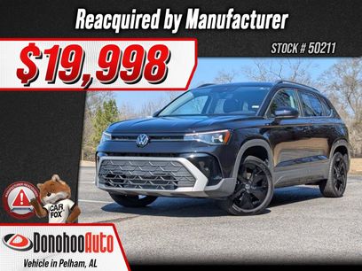 Used 2025 Volkswagen Taos SE w/ Black Wheel Package