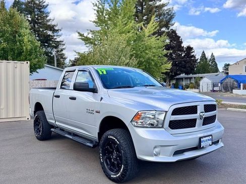 Used 2017 RAM 1500 Express w/ Express Value Package AWD/4WD image 3