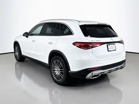 Used 2025 Mercedes-Benz GLC 300 4MATIC image 5