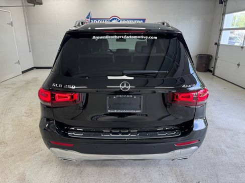Used 2022 Mercedes-Benz GLB 250 4MATIC w/ Premium Package Lite image 5