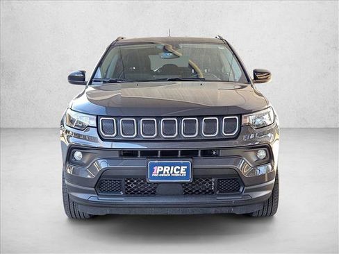 Used 2022 Jeep Compass Latitude image 2