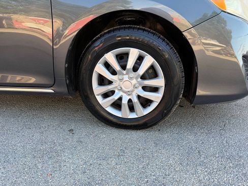 Used 2012 Toyota Camry LE FWD image 4