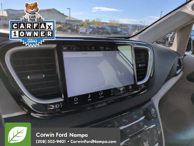 Used 2024 Chrysler Pacifica Touring-L FWD image 16